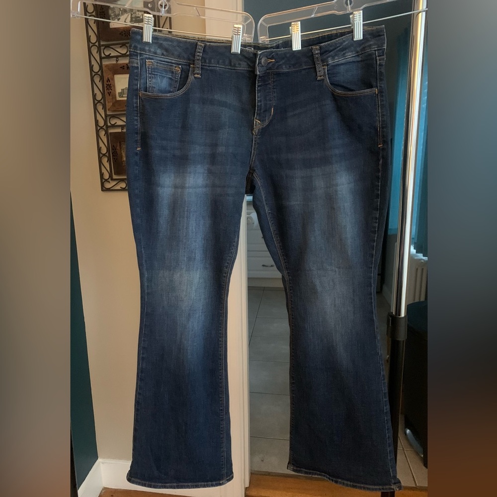 Old Navy Rockstar Bootcut 18 short jeans